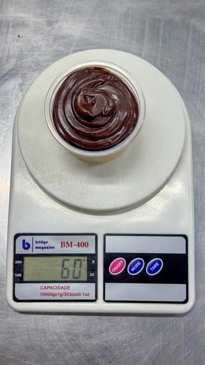 Camada de ganache de chocolate